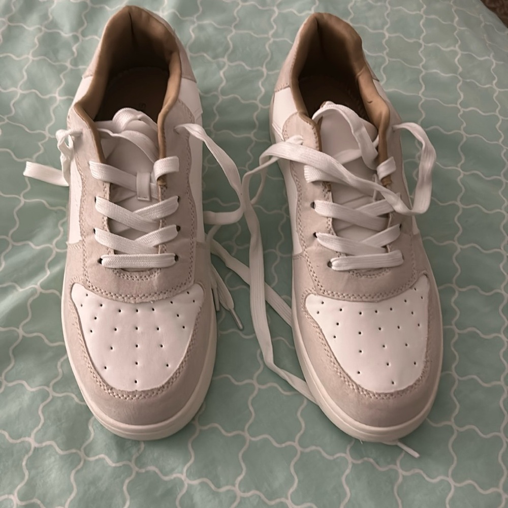 Sun and Stone tennis shoes Size 9, excellent condition never worn